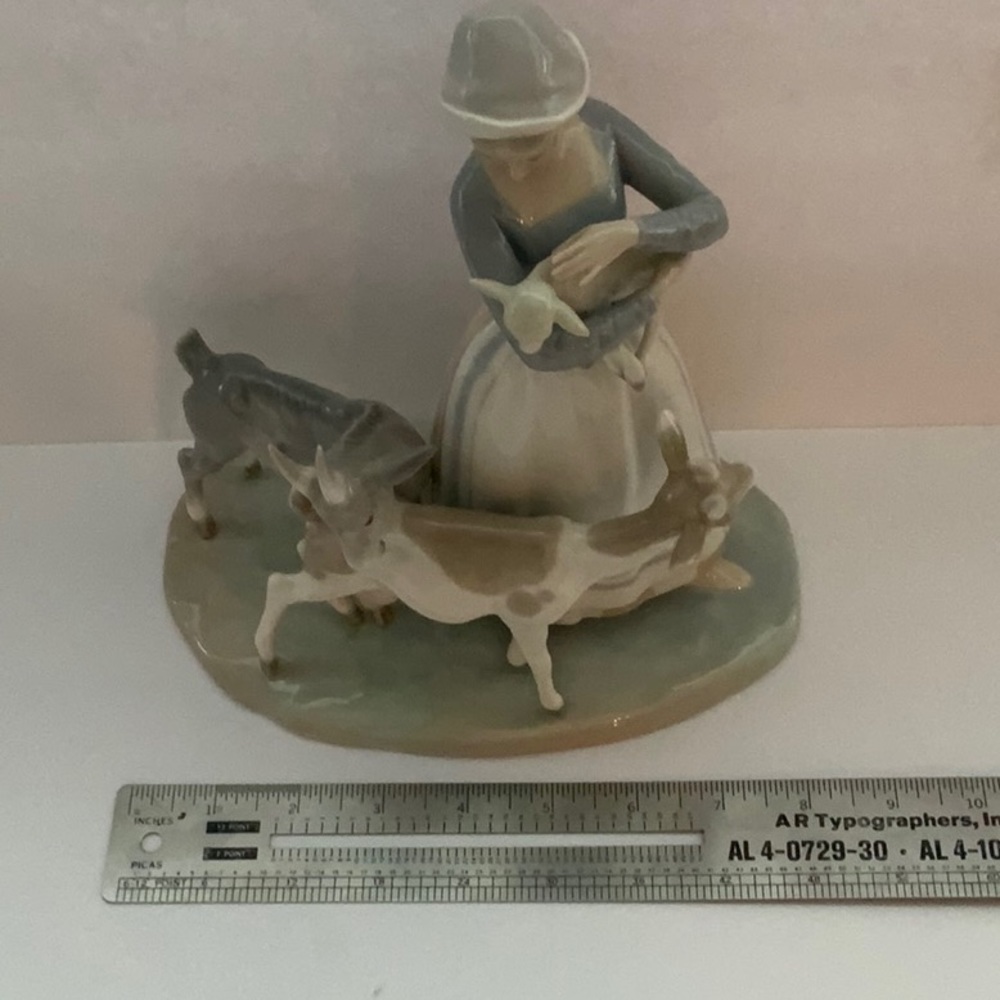 Lladro #1001 Shepherdess With Goats- RARE - Picture 7 of 8